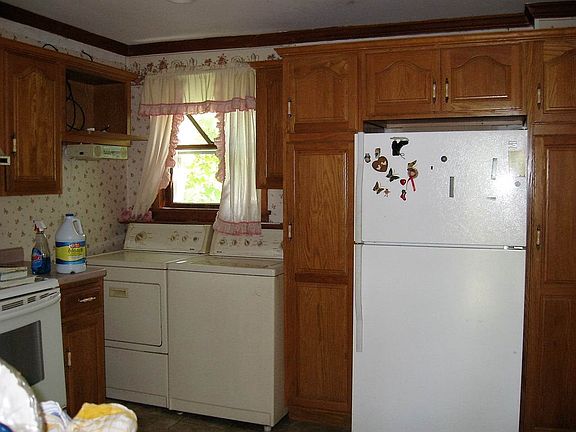 5th image of 409 Oak St