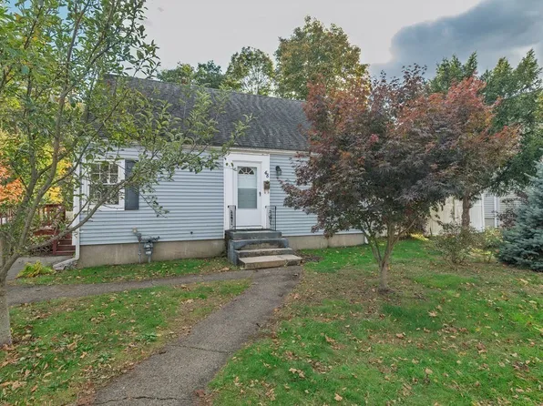 48 Apple Tree Ln, Weymouth, MA 02188