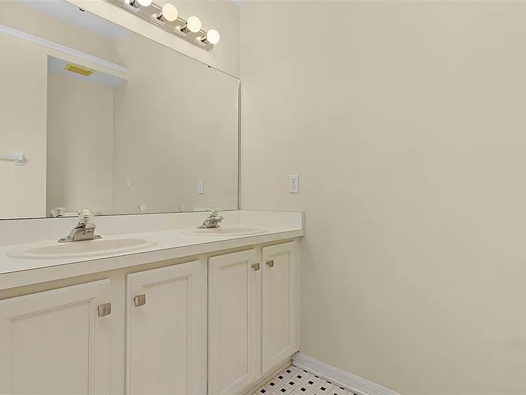 2936 Twin Oaks Dr — Photo 25
