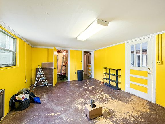 38th image of 1231 Oakwood St