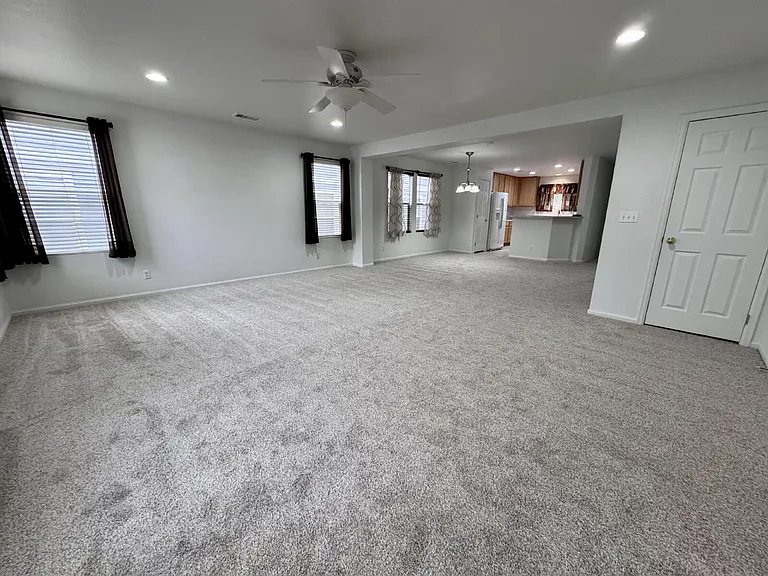 19047 E 57th Pl — Photo 7