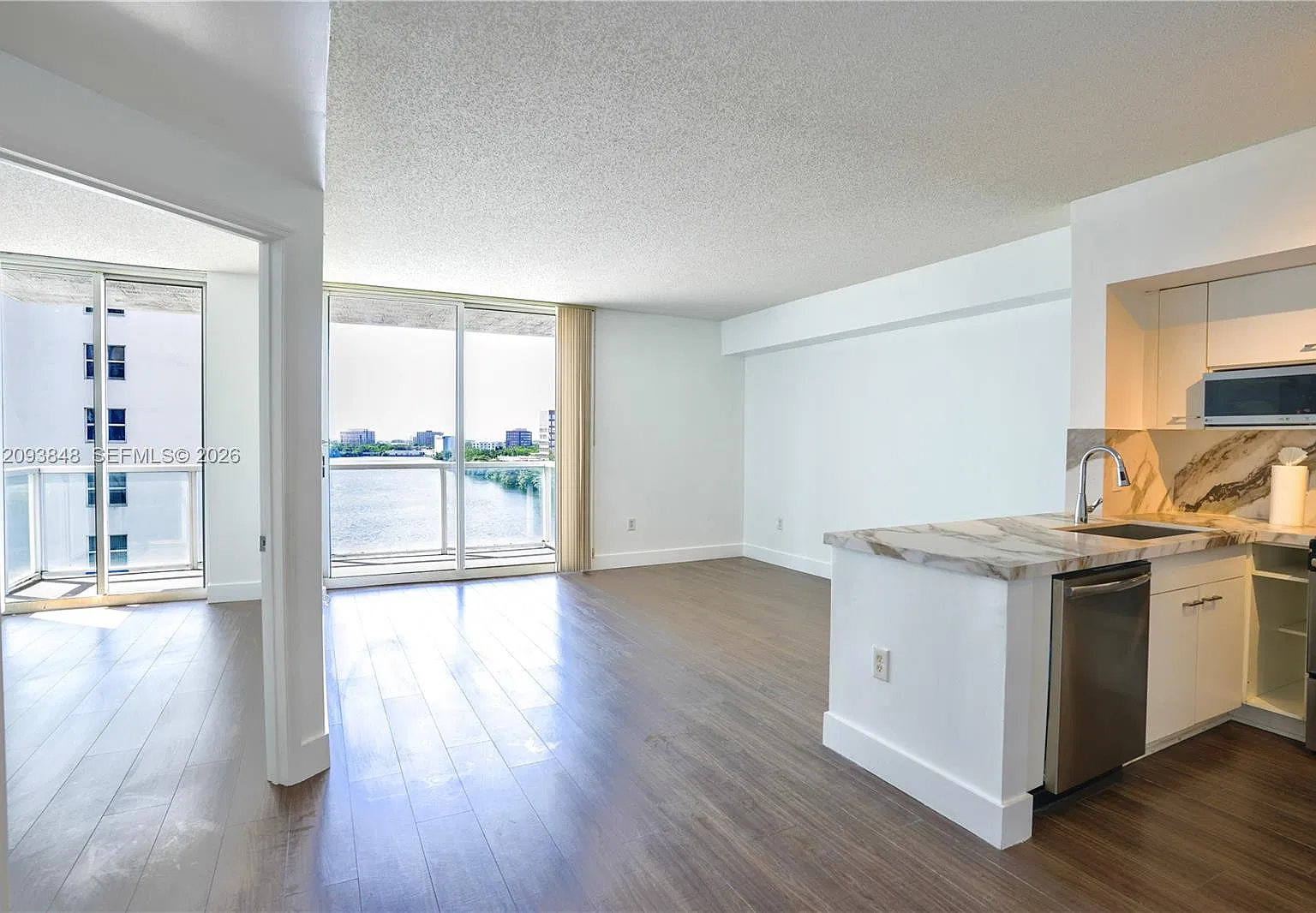 Blue Lagoon Condo — Photo 4