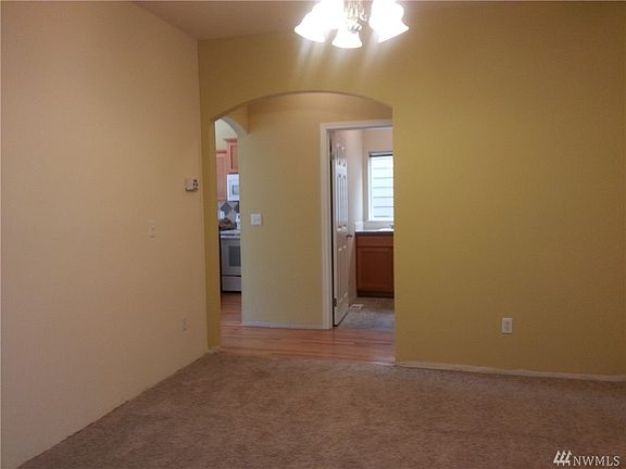 4th image of 11213 182nd St E