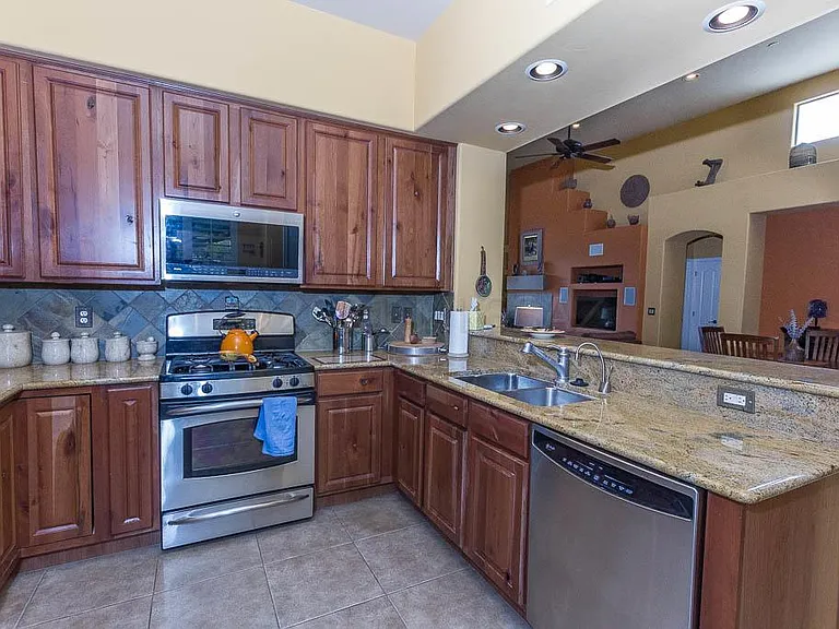 4402 W Cloud Ranch Pl — Photo 10