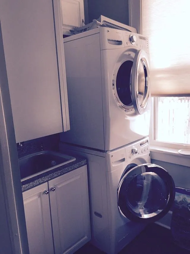 422 Bloom St — Photo 4