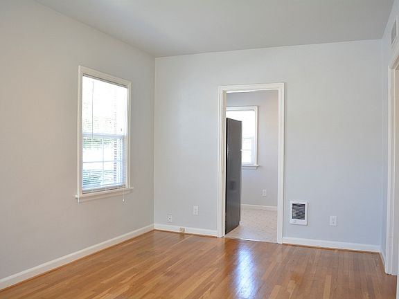 3rd image of 5034-5046 SE 75th Ave