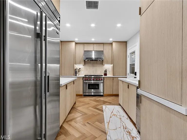 225 Iris Ave — Photo 7