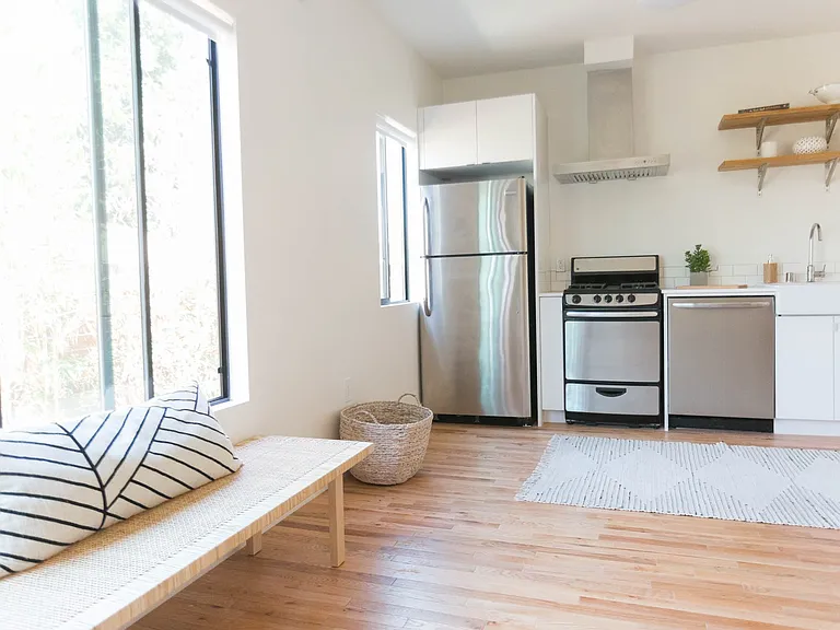 306 N Bonnie Brae St #7 — Photo 12