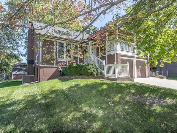 15209 S Seminole Dr, Olathe, KS 66062