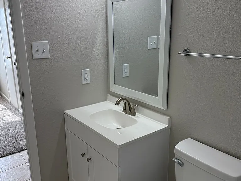13902 Buckingham Dr — Photo 12