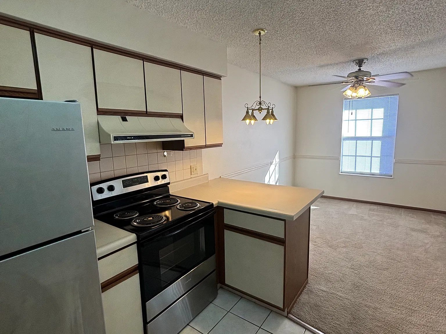 2 bed, 1.5 bath, 998 sqft, $1,050 — Photo 4