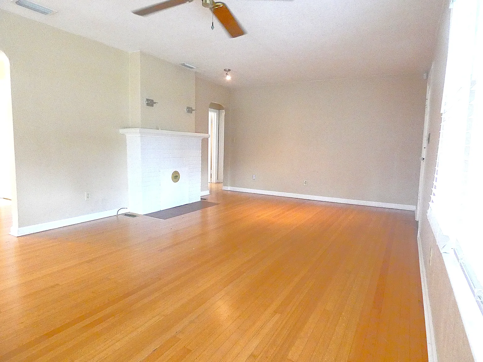 2 bed, 1100 sqft, $2,200 — Photo 2