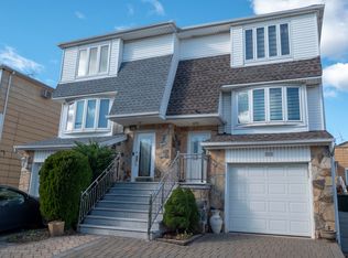 112 Rockne St, Staten Island, NY 10314