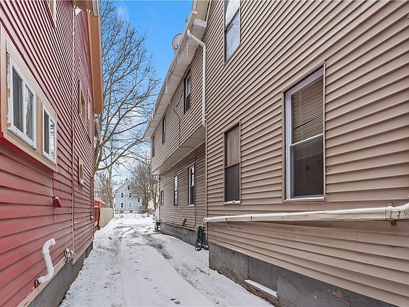 4th image of 239 Hamilton St