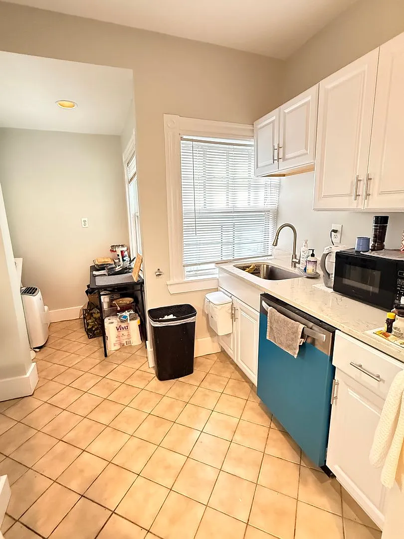 No Brokers Fee, No Security Deposit, Parking Included, heat, Hot Water Included, Laundry on a Site — Photo 4