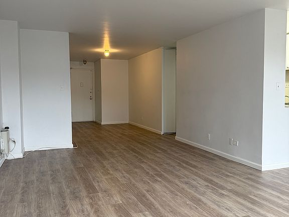 3rd image of 6120 Grand Central Pkwy APT A106