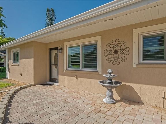 5th image of 6833 Half Moon Dr