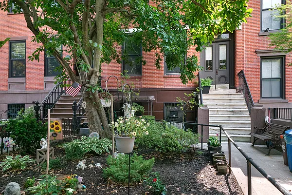 Rented by Twyford Real Estate | media 12