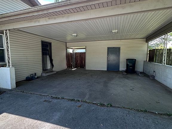 2nd image of 313 Ginnie Ln