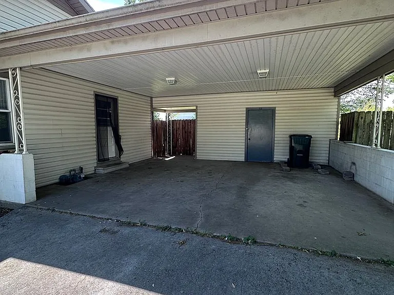 313 Ginnie Ln — Photo 2