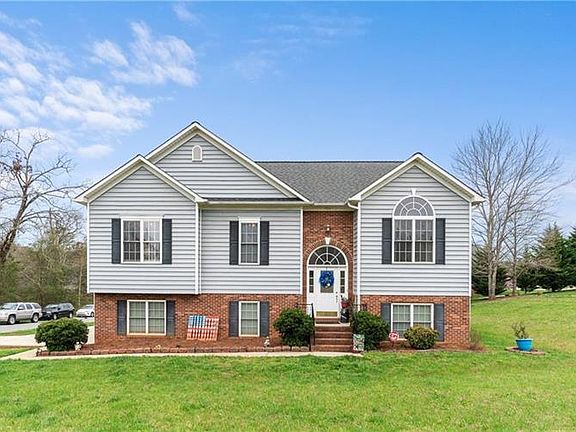 4th image of 304 Wittenburg Springs Dr