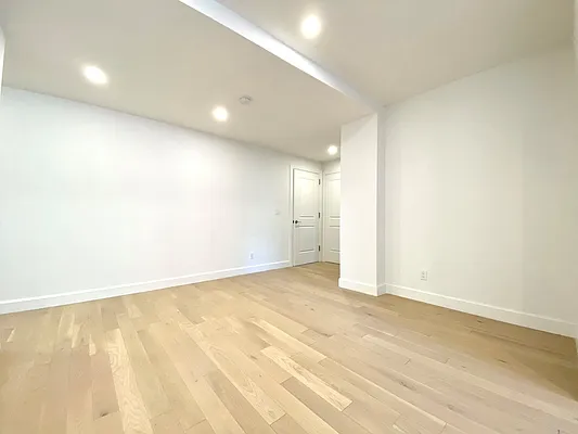 Rented by The Dermot Realty Management Company | media 14