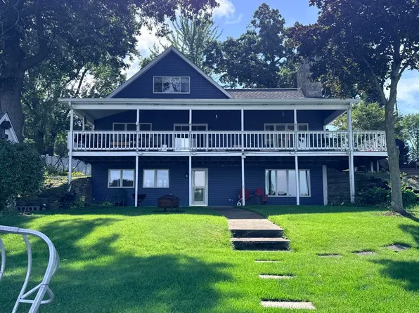 11482 E Shore Dr, Delton, MI 49046