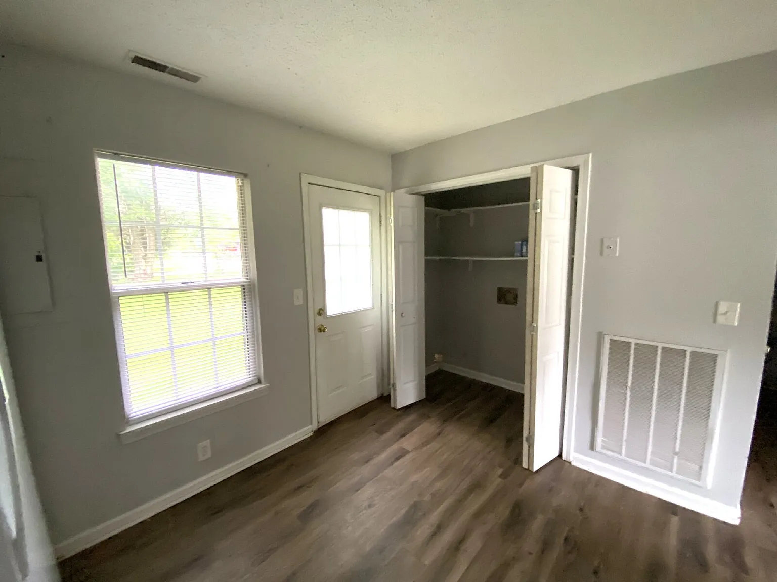 2 bed, 1.0 bath, 900 sqft, $1,100 — Photo 4