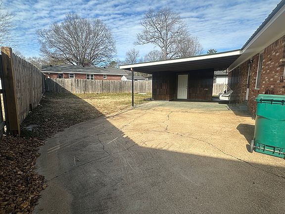 3rd image of 141 Edenwood Dr