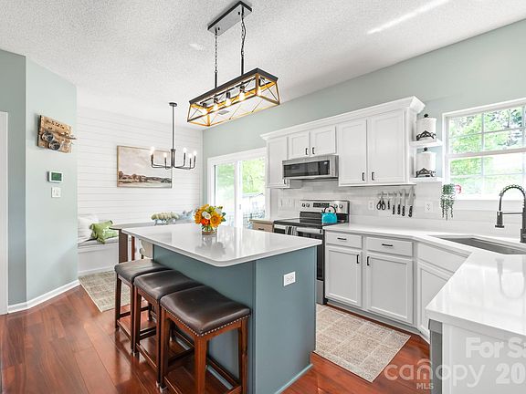 4th image of 11422 Larix Dr