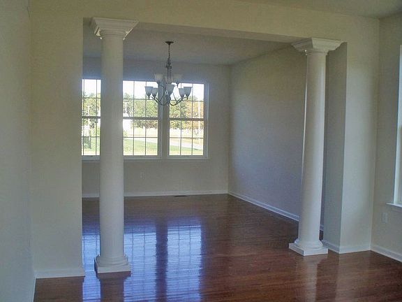 Dining Room - Great for Entertaining!