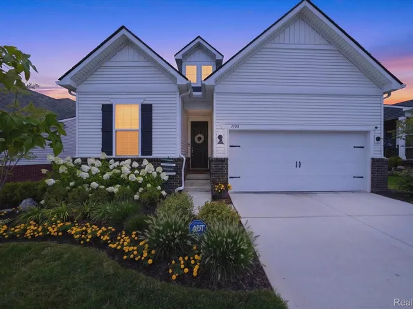 1708 Sunflower Ln, Milford, MI 48381
