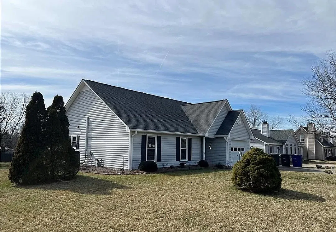 3 bed, $1,894 — Photo 2