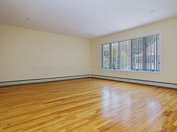 3rd image of 38 Prince St