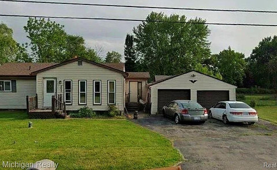 2nd image of 4455 Burgundy Dr