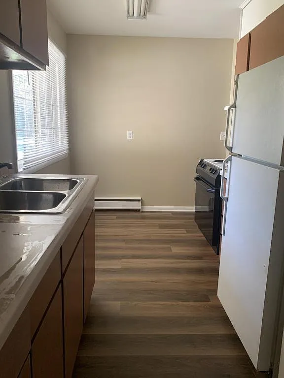 Building Photo - 136 W Klubertanz Dr #3
