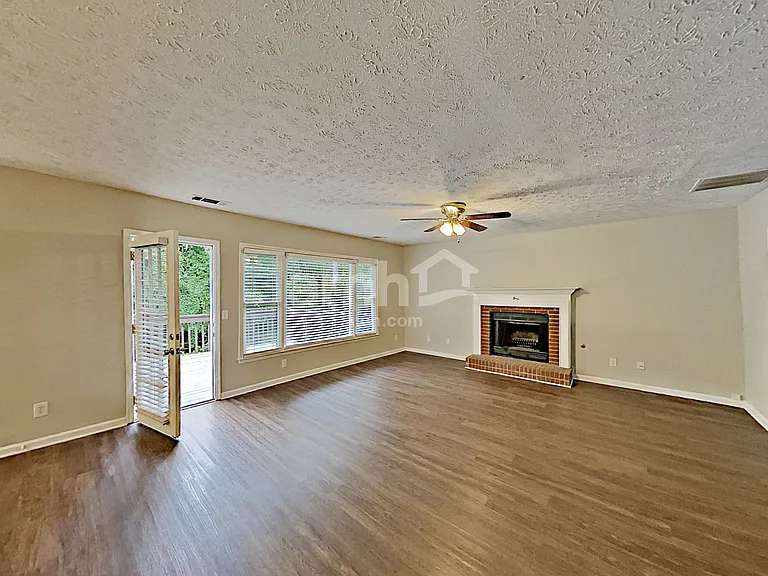 375 Saybrooke Xing — Photo 18
