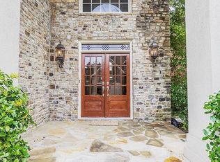 450 Wembley Cir, Sandy Springs, GA 30328