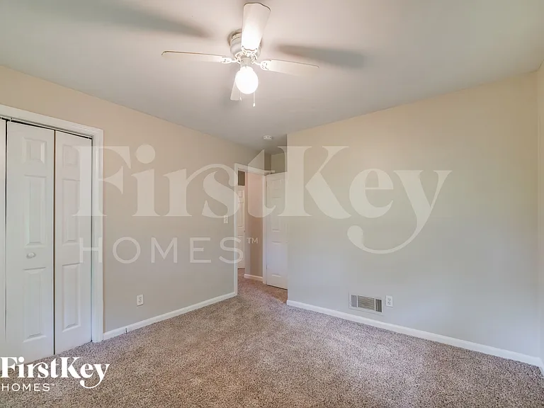 1098 Holly Cir — Photo 10