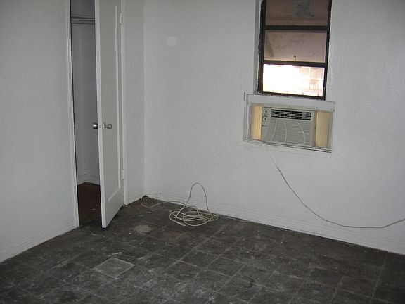 front/ bed room