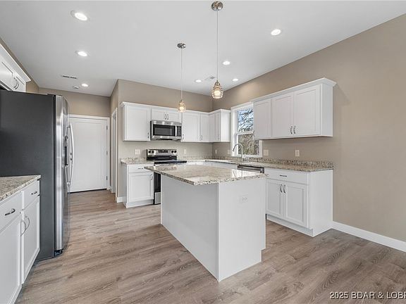 4th image of 1732 Country Club Dr