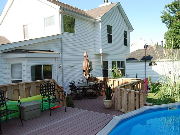 pool has drain kit, very low maintence!!!