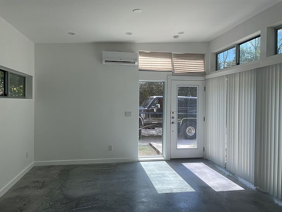 Front entrance from kicthen. Park in front of your door!