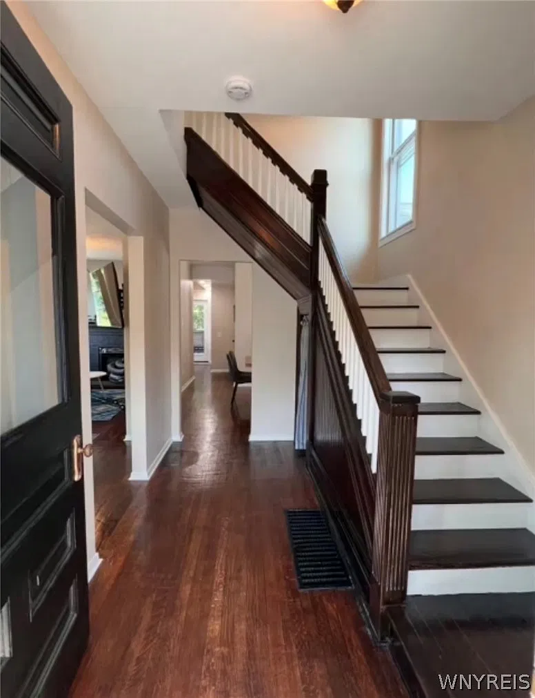 4 bed, 2.0 bath, 1504 sqft, $3,400 — Photo 2