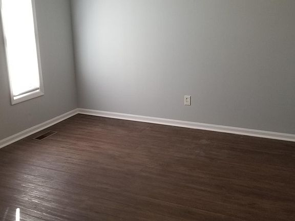 5th image of 300 Everglades Blvd