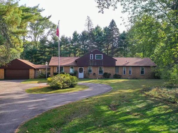 11180 Spencer Rd, Brighton, MI 48114