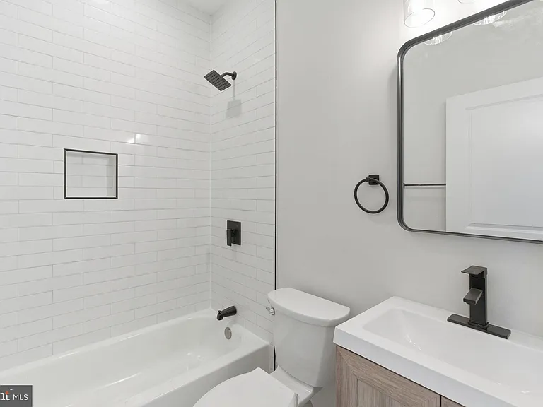 337 S Fremont Ave — Photo 3