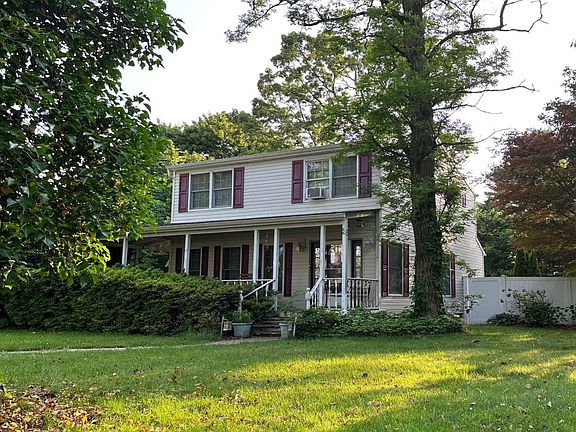 4th image of 80 Forest Ave