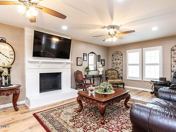 4th image of 4704 Upchurch Ln