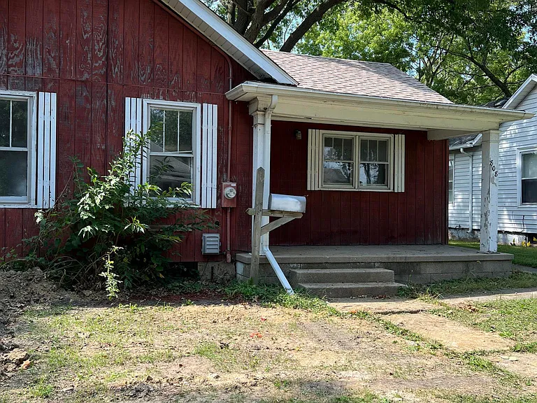 808 S Monroe St — Photo 1